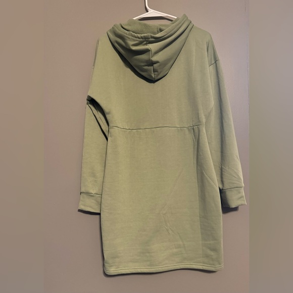 Hooded dress - Picture 2 of 3